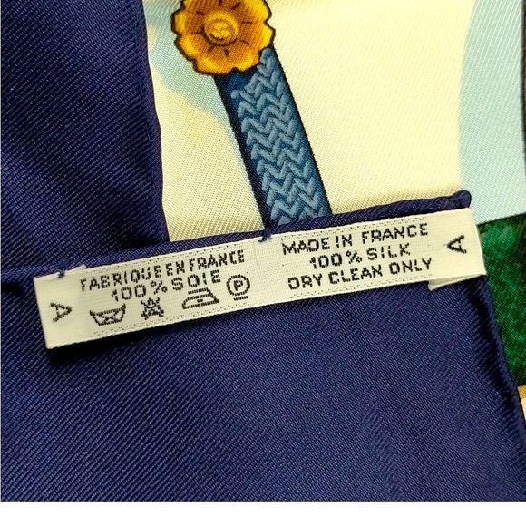 Hermes scarf Carre 90 Navy Blue Silk100% - Picture 5 of 7